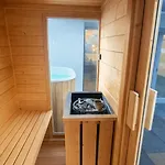 Sauna Apartement, 3 Bedrooms, 8 Daire Prag