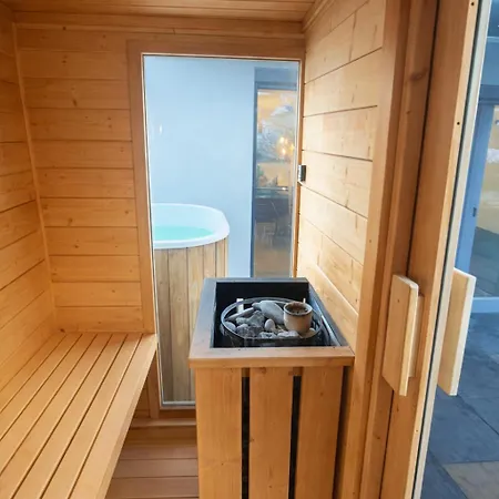 Sauna Apartement, 3 Bedrooms, 8 Apartament Praga