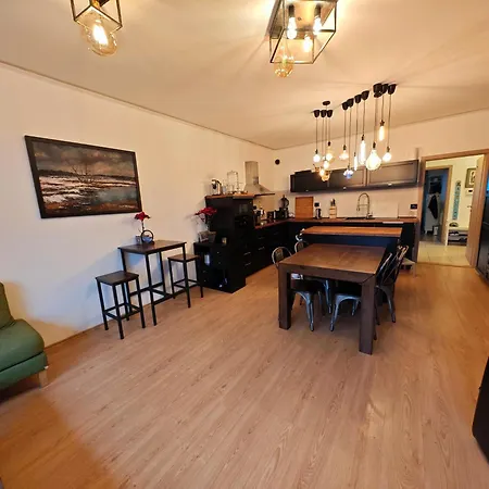 Sauna Apartement, 3 Bedrooms, 8 Apartment Prague